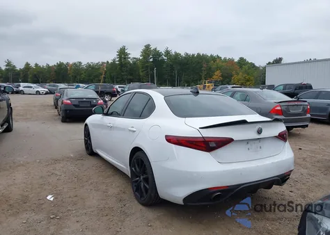 2018 Alfa Romeo Giulia Awd из США, поврежденный, VIN ZARFAEDN5J7565014